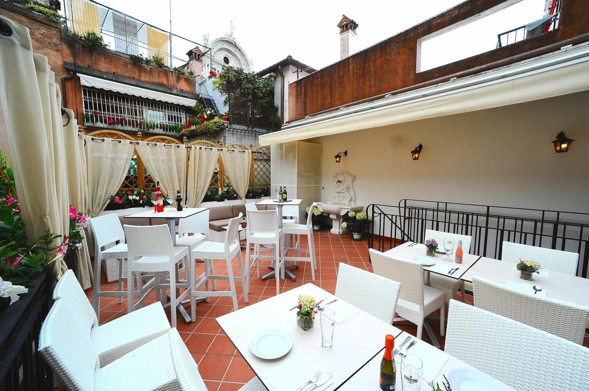 Fontana Hotel Venecia